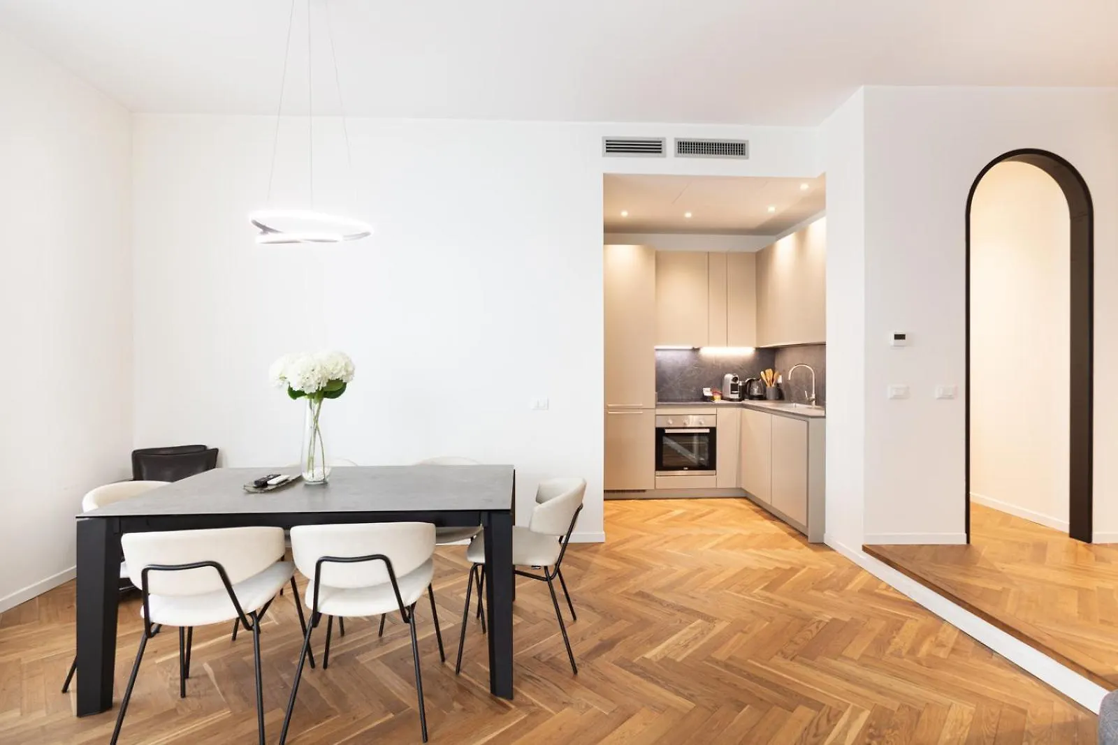 Cool And Big Central Apartment Duomo - White Milan