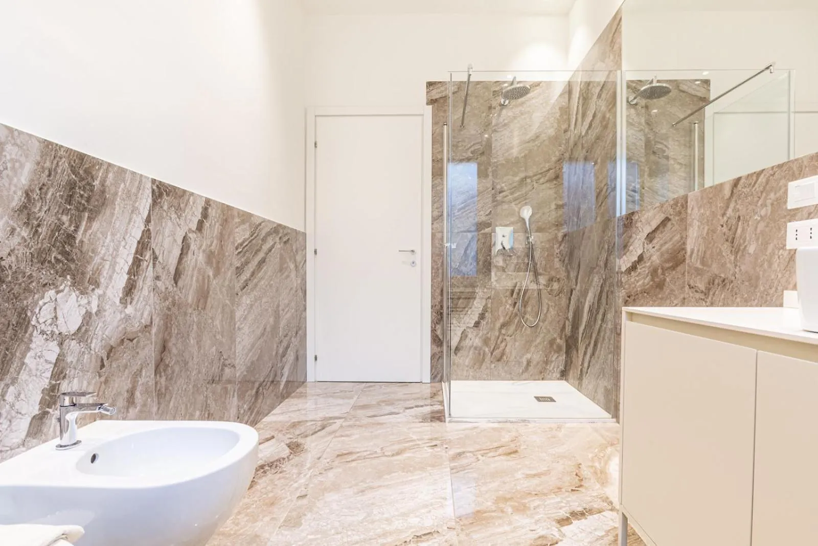 Cool And Big Central Apartment Duomo - White Milan
