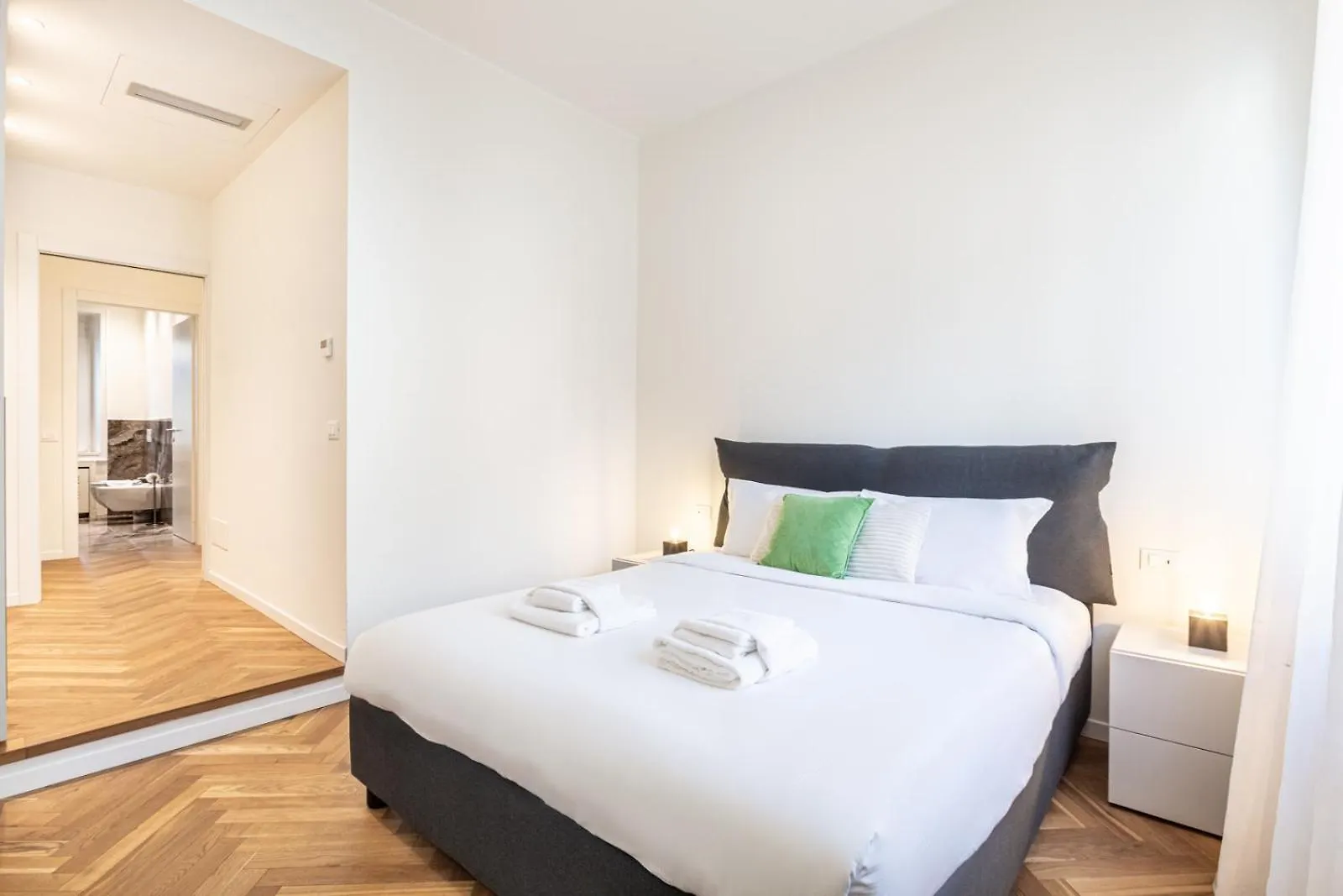 Cool And Big Central Apartment Duomo - White Milan 0*,  Italy