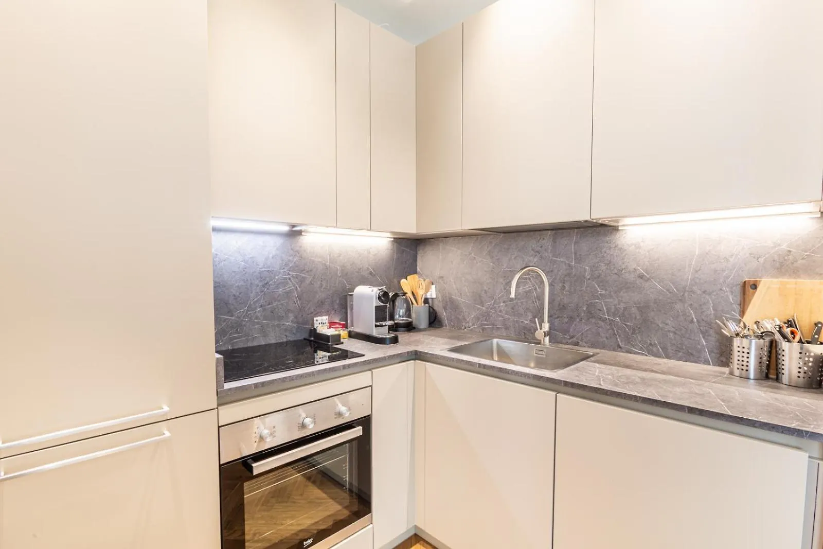 Cool And Big Central Apartment Duomo - White Milan Italy